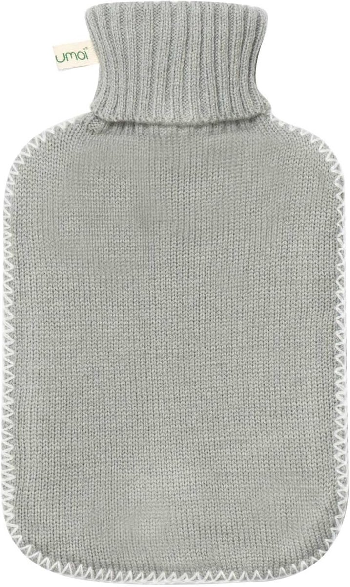 Warmwaterkruik 1,8 liter met gebreide hoes in grijs en witte stiksels - comfortabel en veilig