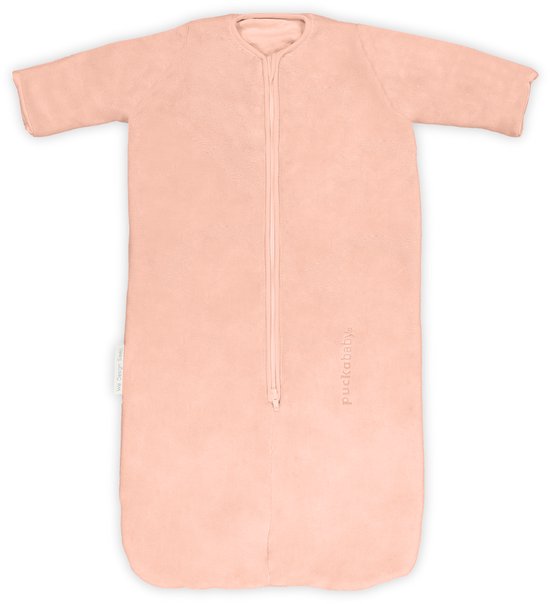 Peachy-roze slaapzak van Puckababy, plat gelegd, met rits vooraan.