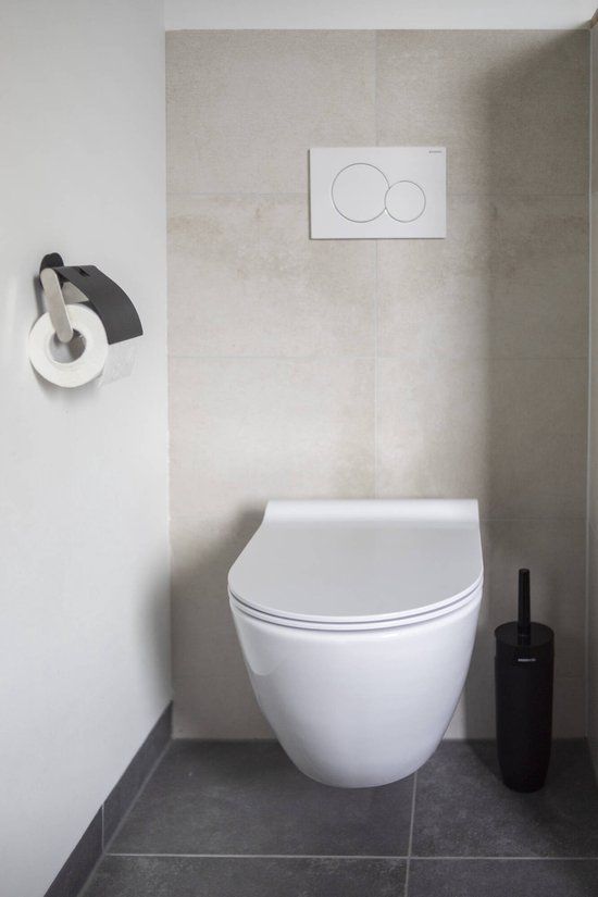 Wit toiletbedieningspaneel met twee ronde knoppen, gemonteerd aan een betegelde muur.