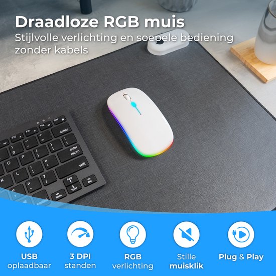 Witte muis met RGB verlichting op een grijs toetsenbord. Icons tonen: USB oplaadbaar, 3 DPI standen, RGB verlichting, stille muisklik, Plug & Play.
