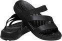 Sandales Crocs noires avec deux brides croisées sur le pied.