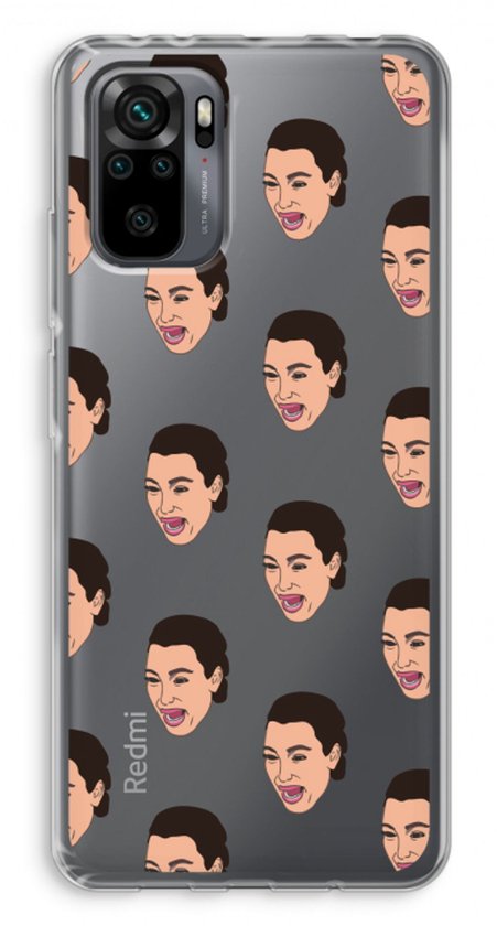 Coque de téléphone transparente avec un motif répétitif de l'expression faciale de Kim Kardashian sur un téléphone.