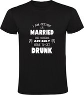 I am getting married the others are only here to get drunk Heren T-shirt - trouwen - trouwdag - bruid - bruidegom - drank - alcohol - dronken