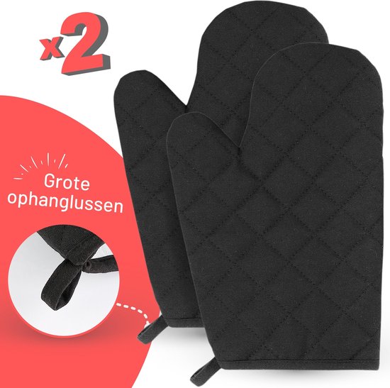 Deux gants de cuisine noirs matelassés avec de grandes boucles de suspension.