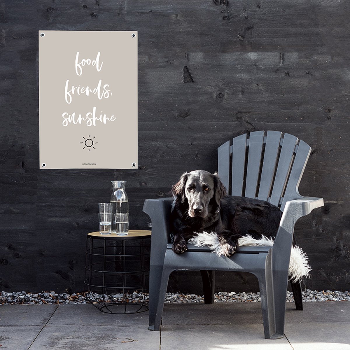 MOODZ design | Tuinposter | Buitenposter | Food, friends, sunshine | 70 x 100 cm | Zand