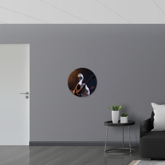 PVC Schuimplaat Muurcirkel - Gitaarspelende Witte Eend op het Podium - 60x60 cm Foto op Muurcirkel (met ophangsysteem)