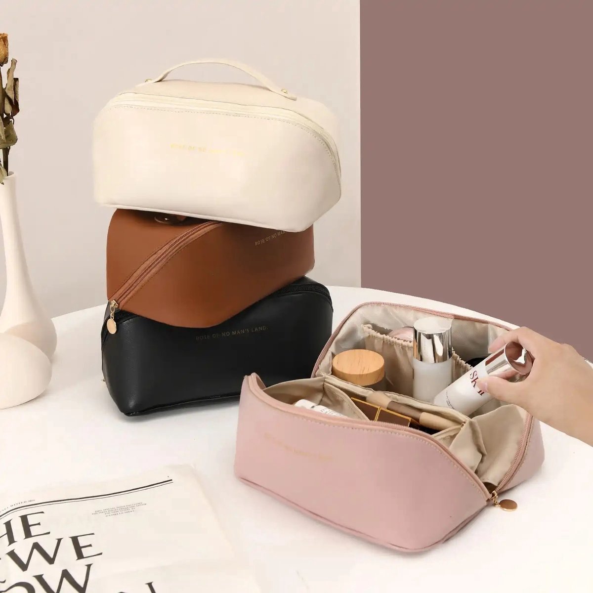 Luxe Make-up Tas Beige + Beauty Blender Spons - Toilettas - Reistas - Tas Voor Toilet Artikelen - Beauty case - Cosmetica tas - Handige Make-up Tas - Make-up Organizer - Skincare Organizer - Reis Toilettas - Multifunctionele Make-up Tasje - Case Tool van Merkloos / Sans marque — cadeau in Mode & Accessoires - foto 7