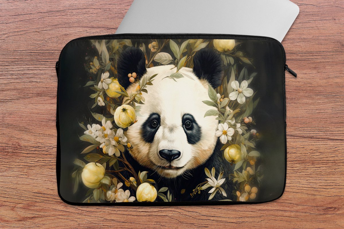 Laptophoes 13 inch - Panda - Pandabeer - Wilde dieren - Natuur - Bloemen - Laptop sleeve - Binnenmaat 32x22,5 cm - Zwarte achterkant