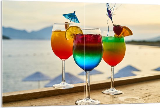 Acrylglas - Kleurrijke Cocktails met Uitzicht op Zee - 120x80 cm Foto op Acrylglas (Met Ophangsysteem)