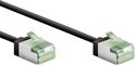 Câble réseau noir avec deux connecteurs RJ45, argentés avec clip vert.