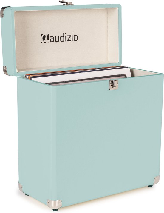 Open lichtblauwe platenkoffer met de 'Audizio' logo op de binnenzijde van het deksel en vinylplaten erin.