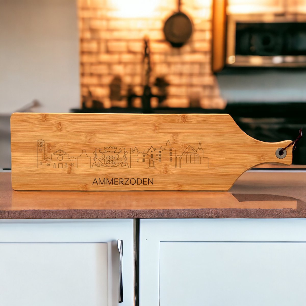 Out-Lines - Serveerplank met skyline van Ammerzoden - Bamboe - 60x16cm - Borrelplank Gravering
