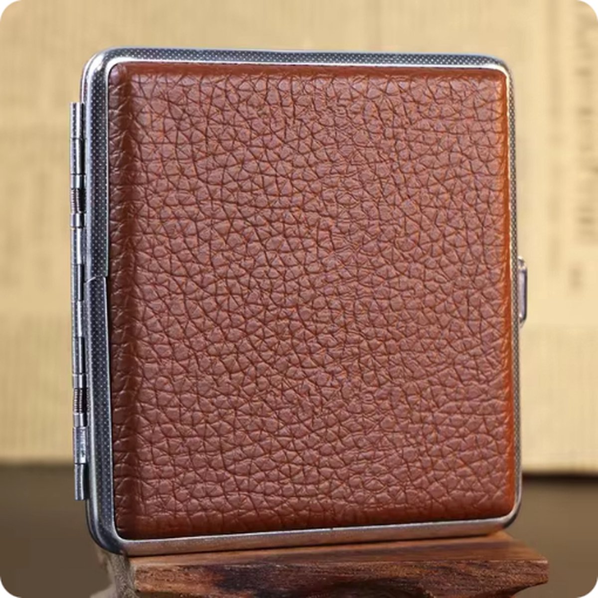 Goedkoopste Scoby - Luxe Sigarettenhouder - Hoge kwaliteit - 20 Sigaretten - Doosje voor Sigaretten - Cigarette Case - Bruin