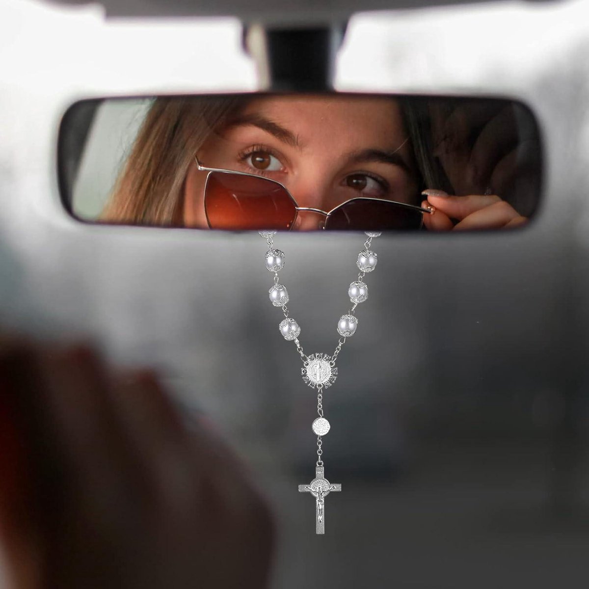 Auto Rozenkrans Voor Achteruitkijkspiegel Kruis Hanger Auto Decors Opknoping Accessoires Vrouwen Heren 2st Rode Katholieke Rozenkrans Kralen Metaal