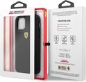 Zwart Ferrari telefoonhoesje met geperforeerd patroon en logo, in verpakking.