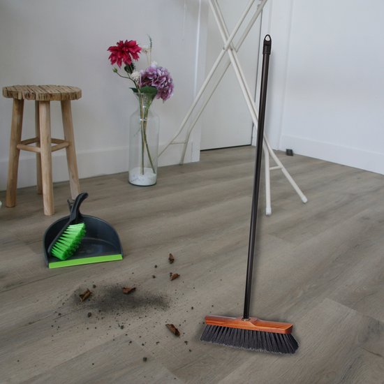 Brumag bezem voor binnen - houten bezemkop bruin - breedte 28 cm - steel 130 cm - alle vloeren - zachte haren - kunststof steel van Brumag — afbeelding 3