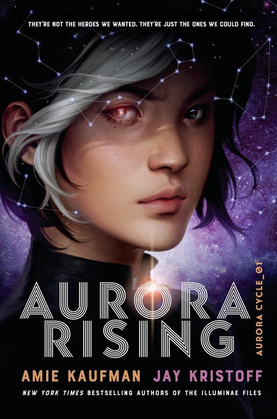 Boekomslag van 'Aurora Rising' met een jonge vrouw met zilverwit haar en een rood oog, tegen een paarse sterrenhemel. Tekst: 'Aurora Rising'.