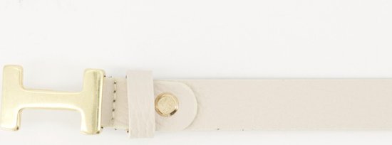 Lichtbeige leren riem met een gouden H-gesp en een knoopsluiting.