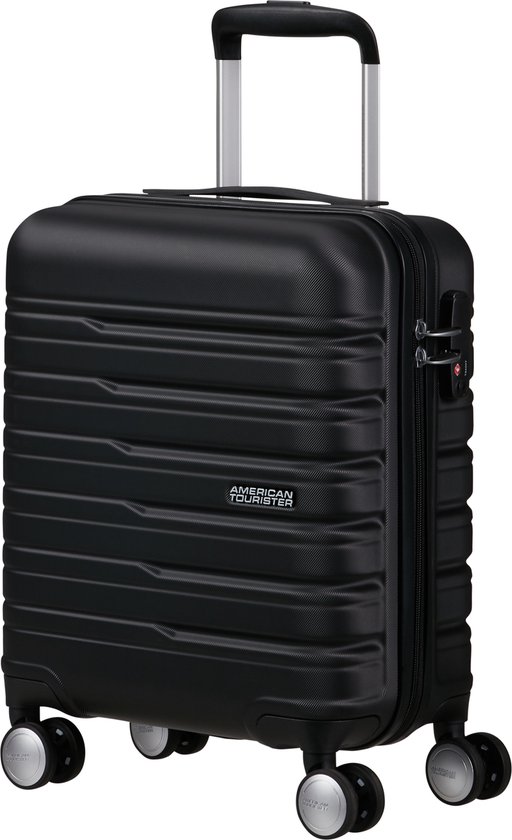 Zwarte American Tourister spinner met horizontale ribbels, een uitschuifbaar handvat en TSA-slot.