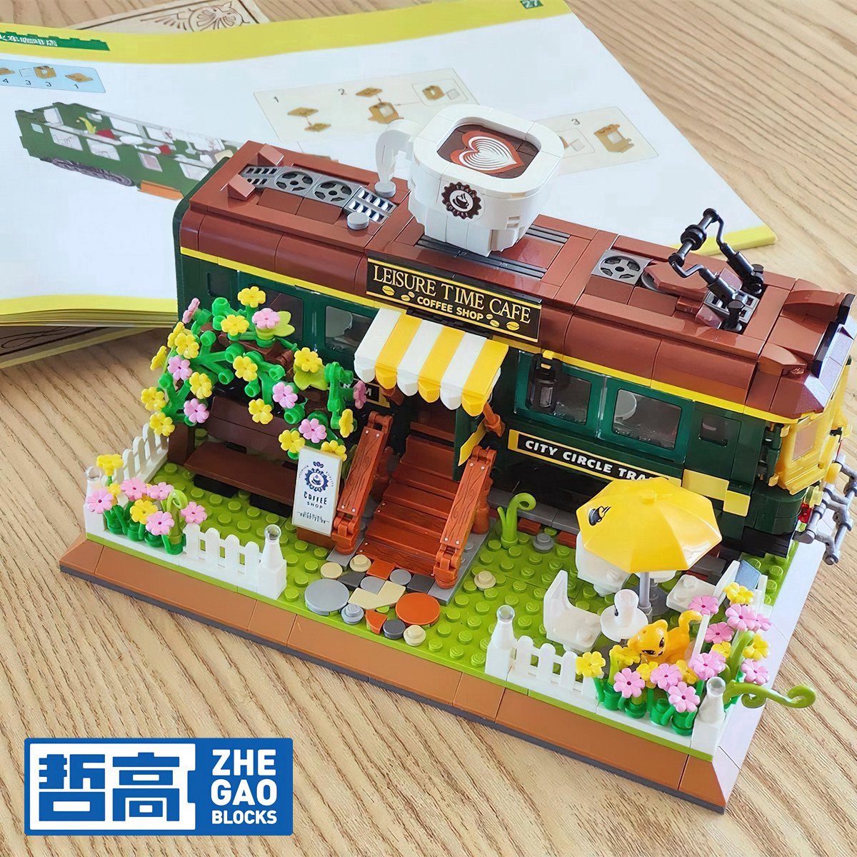Zhe Gao DZ6002 Classic Trein Café bouwset incl. 4 minifigures | City & friends adventure Modelbouw | Educatief Creator speelgoed bouwpakketten voor kinderen & volwassenen | Bloemen foodtruck niet compatibel met lego | Bouwdoos met 1081 bouwstenen — afbeelding 4