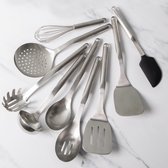 Ensemble d'ustensiles de cuisine en acier inoxydable de 9 pièces comprenant une écumoire, une spatule, une cuillère de cuisine, une louche, une cuillère à pâtes, une passoire, un coupe-poisson, un fouet et une spatule.