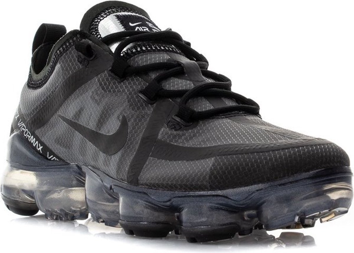vapormax triple black nike