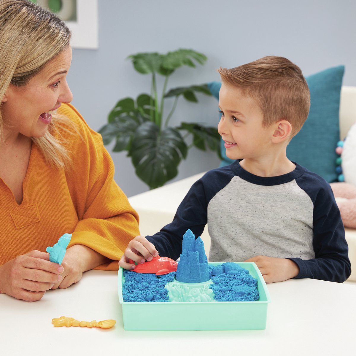 Kinetic Sand - Zandbak-set met 454 g blauw origineel Kinetic Sand - opbergzandbak 4 vormen en gereedschap - Sensorisch speelgoed — afbeelding 11