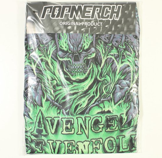 Zwart T-shirt met groen-paars demonen-schedelprint en 'Avenged Sevenfold' tekst, in verpakking.
