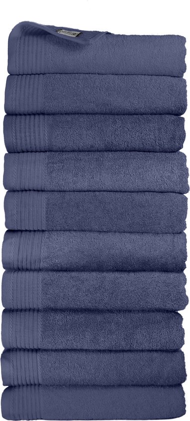 Stapel van tien donkerblauwe handdoeken, met fijne ribbel textuur.