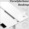 Detail van het witte, afneembare bureaublad van een zit-sta bureau met kabeldoorvoer. Bedieningspaneel zichtbaar.