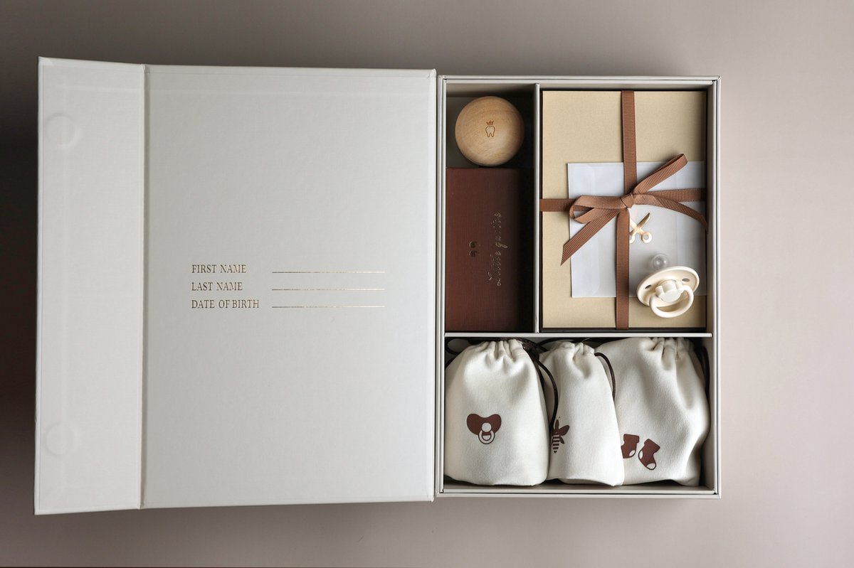 Pure Moms - Beige Luxe Memory box - Baby Herinneringsdoos - Kraamcadeau - Babyshower Babycadeau - Voor Eerste Babyjaren - Houten Tanden doosje - Zeer luxe Baby Geschenkset - 24 delig Herinneringsdoos - inclusief inktafdrukje - Speentje – foto 4