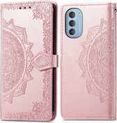 iMoshion Hoesje Geschikt voor Motorola Moto G51 Hoesje Met Pasjeshouder - iMoshion Mandala Bookcase - Rosé Goud