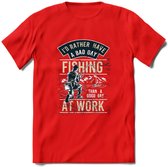 A bad Day Fishing - Vissen T-Shirt | Beige | Grappig Verjaardag Vis Hobby Cadeau Shirt | Dames - Heren - Unisex | Tshirt Hengelsport Kleding Kado - Rood - XL