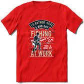 A bad Day Fishing - Vissen T-Shirt | Beige | Grappig Verjaardag Vis Hobby Cadeau Shirt | Dames - Heren - Unisex | Tshirt Hengelsport Kleding Kado - Rood - S