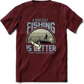 A Bad Day Fishing - Vissen T-Shirt | Grijs | Grappig Verjaardag Vis Hobby Cadeau Shirt | Dames - Heren - Unisex | Tshirt Hengelsport Kleding Kado - Burgundy - L