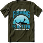 A Bad Day Fishing - Vissen T-Shirt | Blauw | Grappig Verjaardag Vis Hobby Cadeau Shirt | Dames - Heren - Unisex | Tshirt Hengelsport Kleding Kado - Leger Groen - XXL