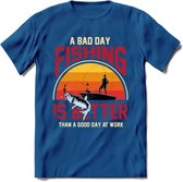 A Bad Day Fishing - Vissen T-Shirt | Grappig Verjaardag Vis Hobby Cadeau Shirt | Dames - Heren - Unisex | Tshirt Hengelsport Kleding Kado - Donker Blauw - S