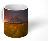 Mok - Uitzicht op een berg bij zonsondergang - 350 ML - Beker - Uitdeelcadeautjes