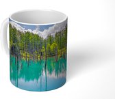 Mok - Dennenbomen reflecteren in het water in Japan - 350 ML - Beker