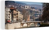 Canvas Schilderij Brug over rivier Miljacka in Sarajevo in Bosnië en Herzegovina - 40x20 cm - Wanddecoratie