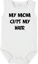 Baby Rompertje met tekst 'My mom cuts my hair' | mouwloos l | wit zwart | maat 50/56 | cadeau | Kraamcadeau | Kraamkado