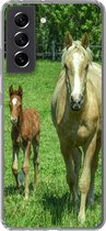 Geschikt voor Samsung Galaxy S21 FE hoesje - Paard - Veulen - Dieren - Siliconen Telefoonhoesje