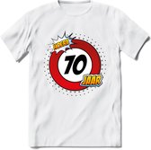 70 Jaar Hoera Verkeersbord T-Shirt | Grappig Verjaardag Cadeau | Dames - Heren | - Wit - M