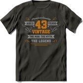 43 Jaar Legend T-Shirt | Goud - Zilver | Grappig Verjaardag Cadeau | Dames - Heren | - Donker Grijs - L
