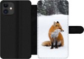 Bookcase Geschikt voor iPhone 11 telefoonhoesje - Vos - Sneeuw - Winter - Met vakjes - Wallet case met magneetsluiting