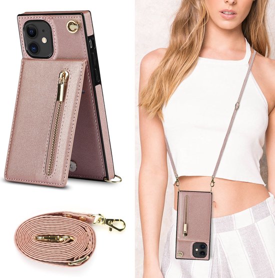 Rosegouden telefoonhoesje met koordje en rits. Model draagt het hoesje schuin over de borst.