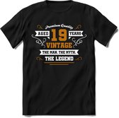 19 Jaar Legend T-Shirt | Goud - Wit | Grappig Verjaardag en Feest Cadeau Shirt | Dames - Heren - Unisex | Tshirt Kleding Kado | - Zwart - M