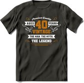 40 Jaar Legend T-Shirt | Goud - Wit | Grappig Verjaardag en Feest Cadeau Shirt | Dames - Heren - Unisex | Tshirt Kleding Kado | - Donker Grijs - 3XL