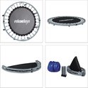 Kollage van een ronde, opvouwbare fitness trampoline met blauwe beschermhoes en grijze poten.