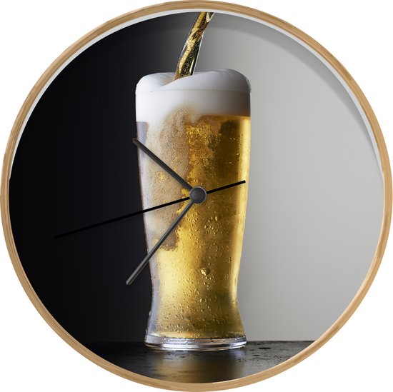Klok Bier Ø 30 cm Zalig biertje op een zwarte achtergrond Modern Houtkleurige... Klok Bier Ø 30 cm Zalig biertje op een zwarte achtergrond Modern Houtkleurige...
